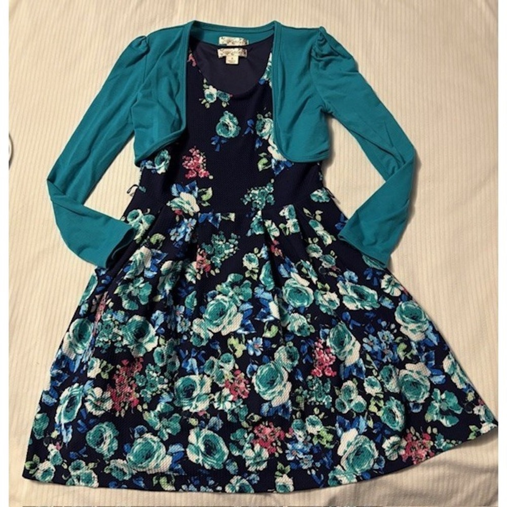 Knitworks 3 piece set girls size 8 floral pattern with belt and long sleeved top